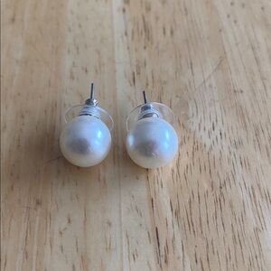 Elegant faux Pearl Stud Earrings NWOT in pink mesh gift bag